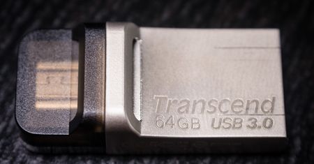 Transcend JetFlash 880S 64GB – mały ale szybki pendrive