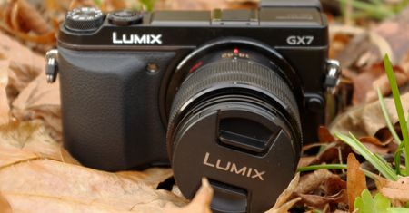 Panasonic Lumix GX7 — bezlusterkowiec, który może wszystko