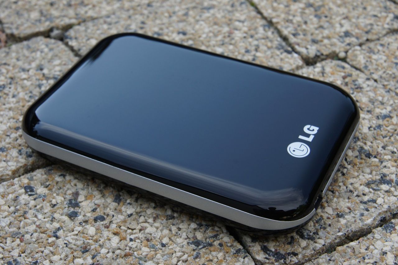 LG HXD5 750 GB — mały piękniś z bogatym wnętrzem