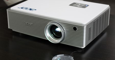 Hybrydowy projektor Acer K750: połączenie lasera, LED i wysokiej ceny