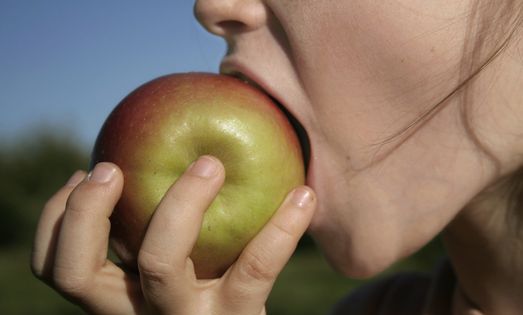 Dieta owocowo-warzywna pomaga w leczeniu nowotworów
