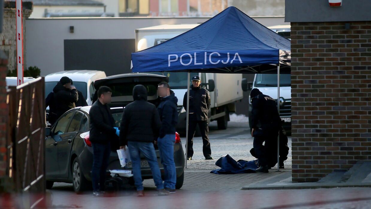 Policja zatrzymała podejrzanych o podwójne zabójstwo w Pleszewie. To osoby w wieku od 16 do 22 lat