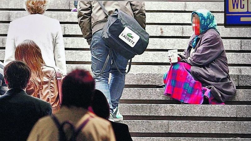 Przejścia podziemne to strategiczne miejsca dla żebraków