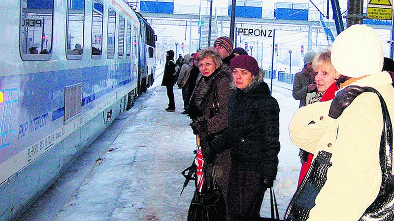 Pasażerowie po siedmiu godzinach stania w polach, zdecydowali się wrócić do Krakowa