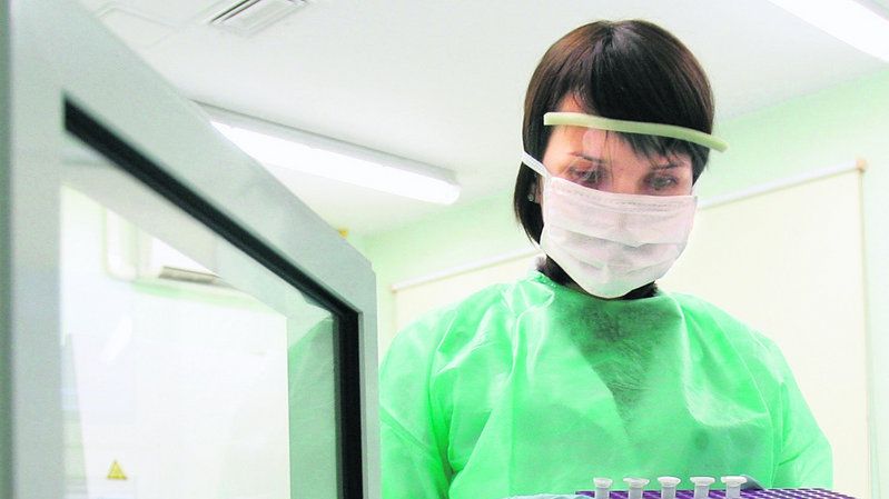 Do laboratorium trafia już kilkadziesiąt próbek dziennie.