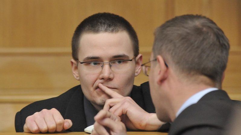 Jakub Tomczak podczas rozprawy w poznańskim Sądzie Okręgowym w październiku 2008 roku