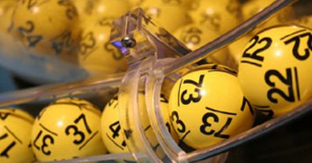 Jak wygrać w lotto? Co roku losy kupują miliony osób
