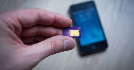 Ustawa antyterrorystyczna z podpisem prezydenta. Co to oznacza dla użytkowników kart pre-paid?