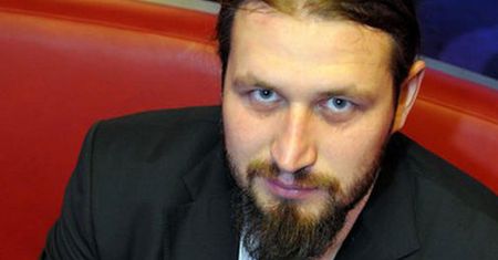 Znany jest z kontrowersyjnych poglądów, a w tym względzie jest prawdziwym ortodoksem