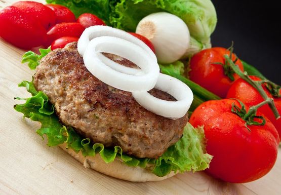 Jak smakuje pierwszy w historii burger z probówki?