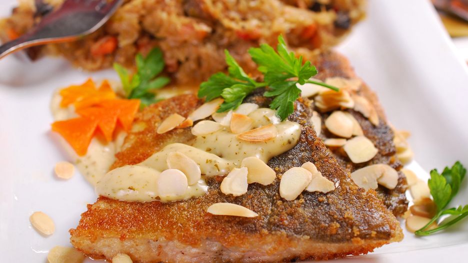 Wigilijny karp panierowany w krakersach