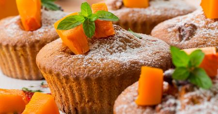 Marchewkowe babeczki z lukrem. Słodkie wypieki bez glutenu i laktozy