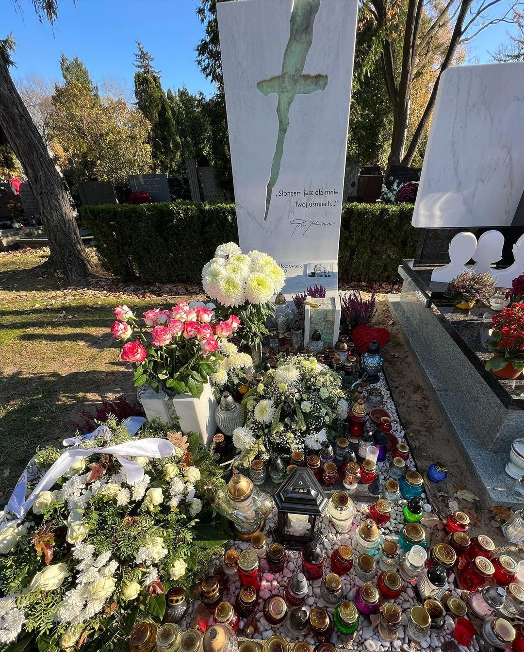 Antek Królikowski - grób Pawła Królikowskiego 1 listopada 2021