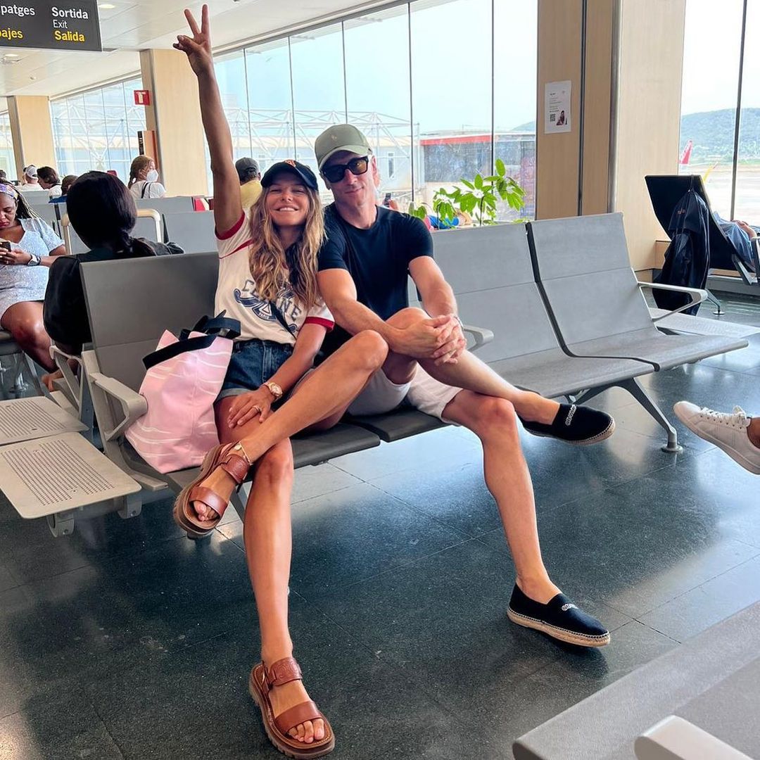 Anna i Robert Lewandowscy na lotnisku w Hiszpanii