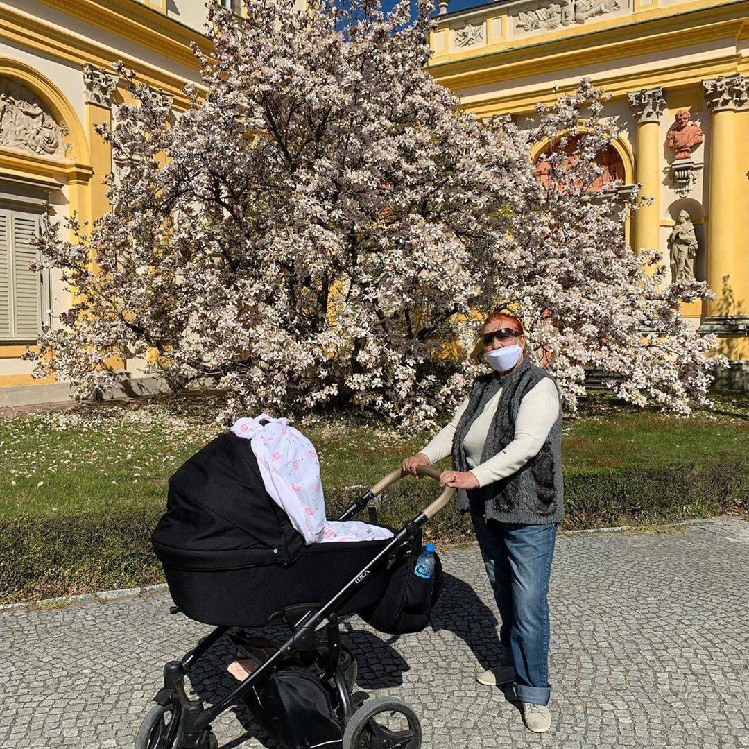 Weronika Marczuk spacer z córką