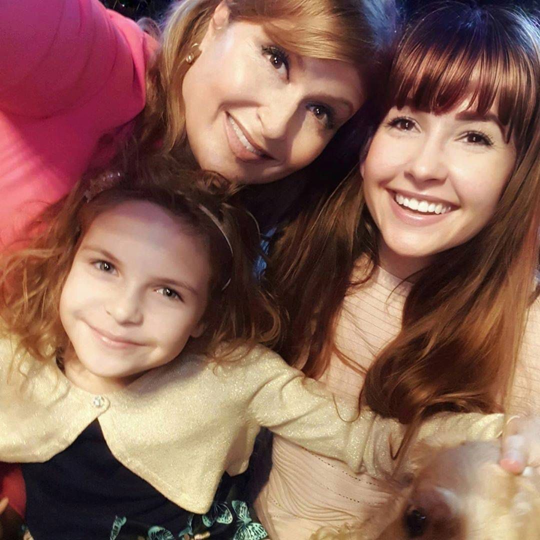 Katarzyna Skrzynecka z córkami