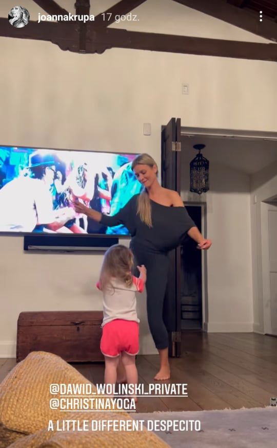 Joanna Krupa i Asha tańczą w salonie