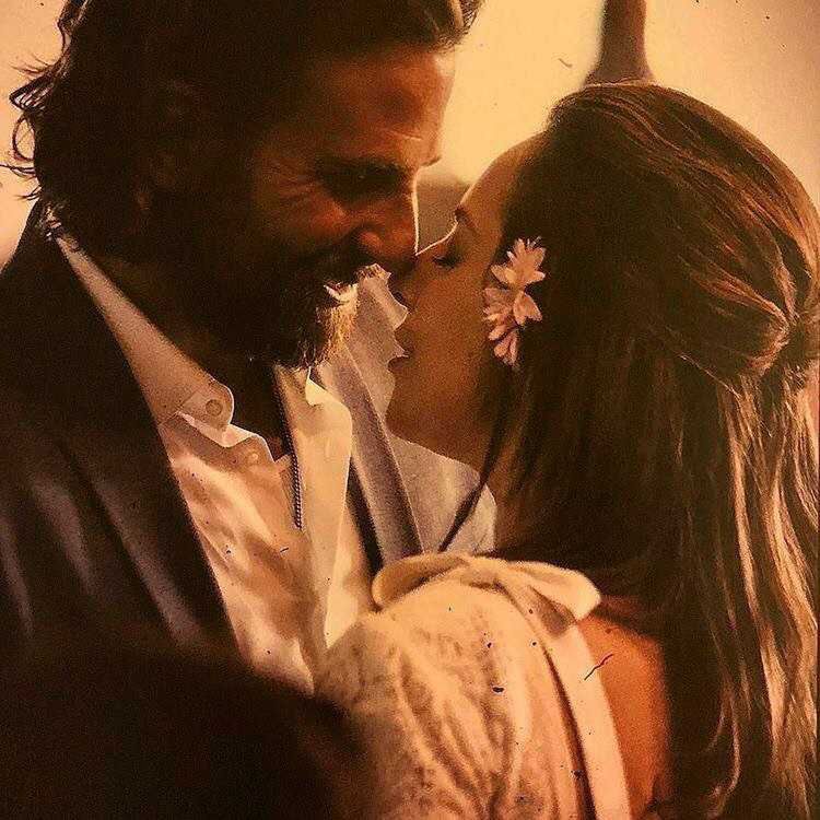 Lady Gaga i Bradley Cooper screen z filmu "Narodziny gwiazdy"