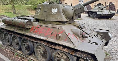 Wandale zniszczyli czołg na Cytadeli