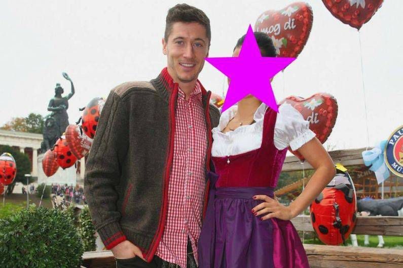 Robert Lewandowski świętuje w towarzystwie pięknej brunetki