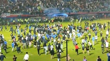 Indonezja: Tragedia na stadionie piłkarskim. 129 osób nie żyje