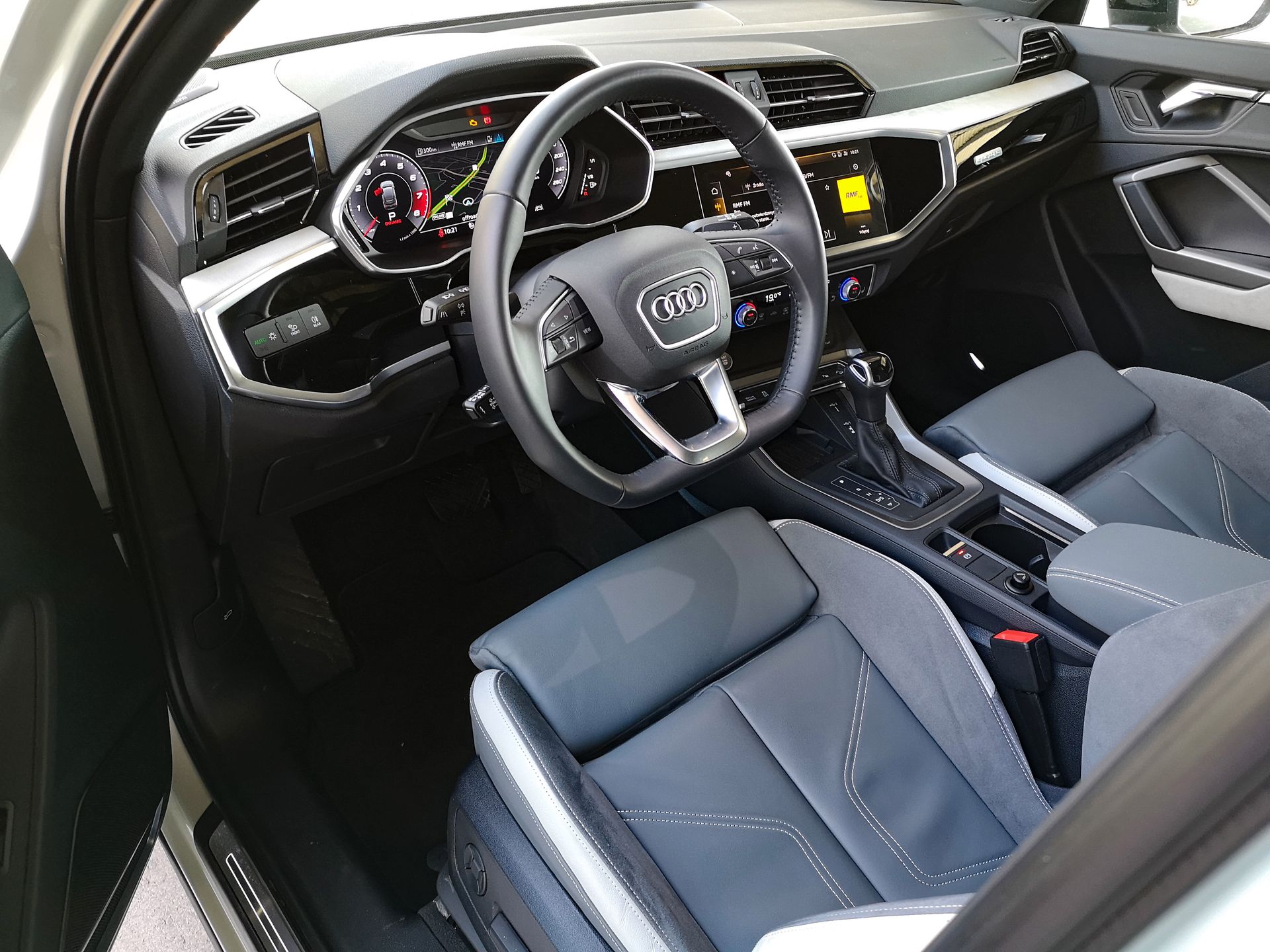 Audi Q3 Sportback: kamery 360 stopni, system Audi Pre sense basic & 360° i audio Bang & Olufsen 17