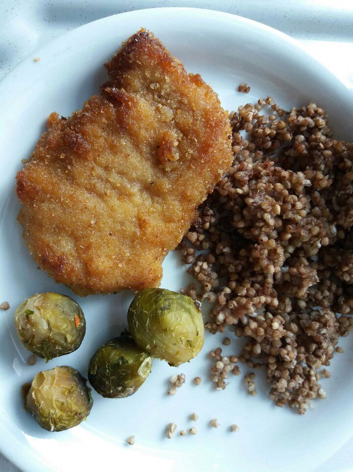 Przysmażony kotlet i sucha kasza - tak wygląda obiad dla dzieci chorych onkologicznie