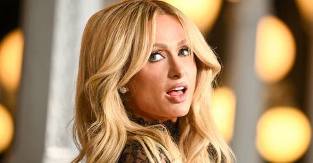 Paris Hilton przyszła na galę w "nagiej" sukience. Ten look to prawdziwa petarda