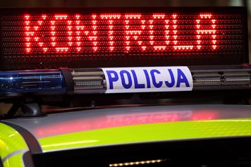 104 km/h w terenie zabudowanym. Kierowca forda stracił prawo jazdy i dostał 3000 zł mandatu