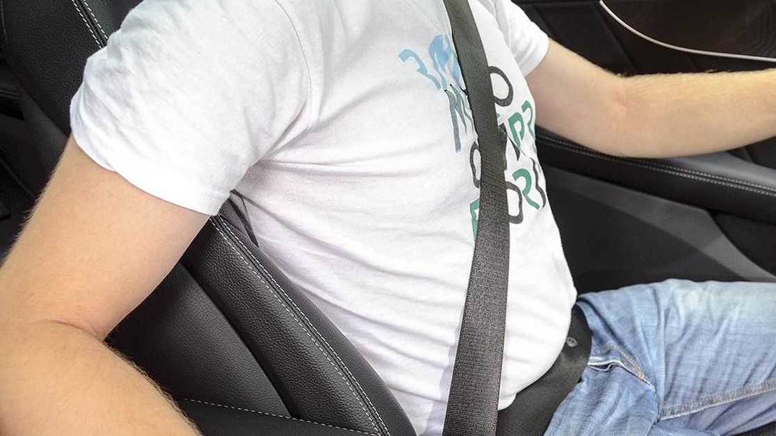 Nie wszyscy stosują się do obowiązku zapinania pasów.