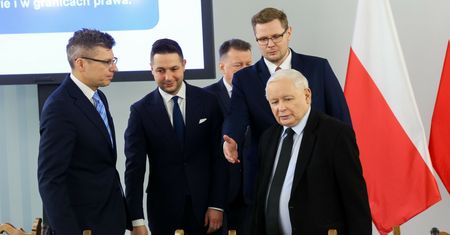 Dwa ostatnie warunki. To dlatego PiS przesuwa kongres. "Powódź była pretekstem"