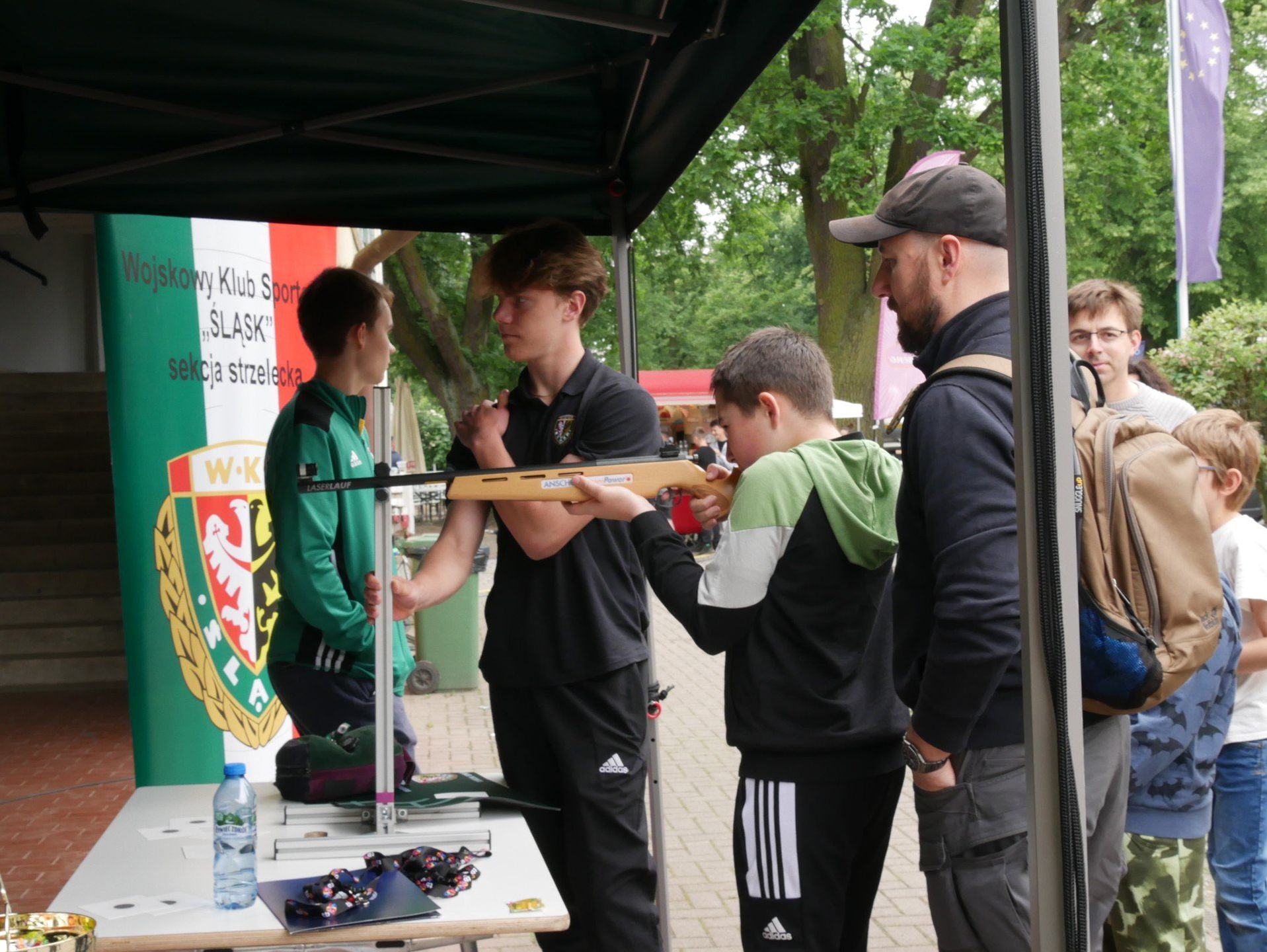 Wrocław znów udowodnił, że kocha sport! XII Piknik z Olimpijczykami na Partynicach przyciągnął tłumy wrocławian, którzy mieli okazję spotkać aż 36 wybitnych sportowców – olimpijczyków i paraolimpijczyków związanych z Wrocławiem i Dolnym Śląskiem.