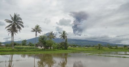 Erupcja wulkanu na wyspie Flores. Trwa ewakuacja