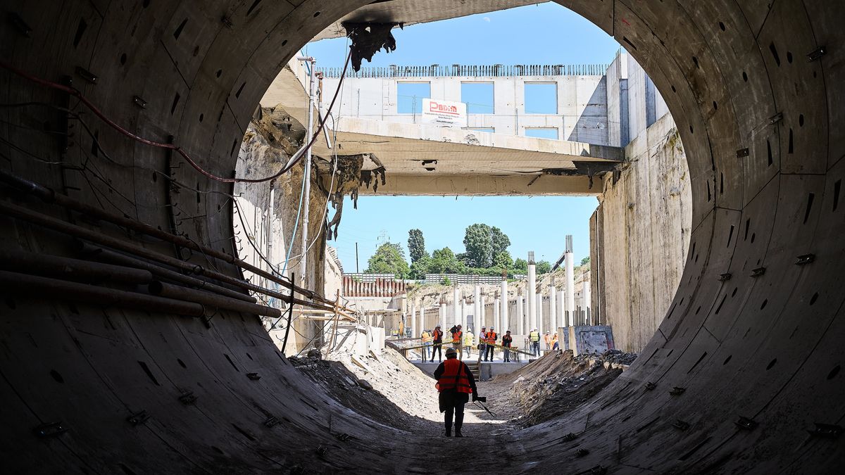 Tunel srednicowy PKP w Lodzi
15.05.2024 Lodz, ulica Skarpowa. Podziemny tunel srednicowy PKP. Budowa podziemnego tunelu kolejowegow okolicy stacji kolejowej Koziny . 
Fot. Tomasz Stanczak / Agencja Wyborcza.pl
Fot. Tomasz Stanczak / Agencja Wyborcza.pl
PKP, infrastruktura, inwestycje, budowa