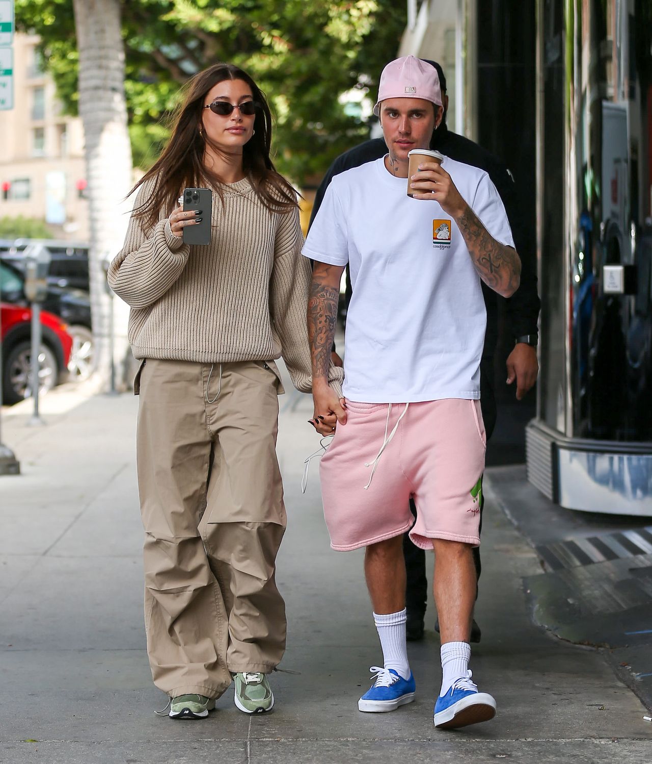 Wyluzowani Hailey i Justin Bieber na spacerze w Los Angeles 