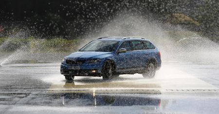 Wiosną pada śnieg, a mamy opony letnie. Czy to niebezpieczne?