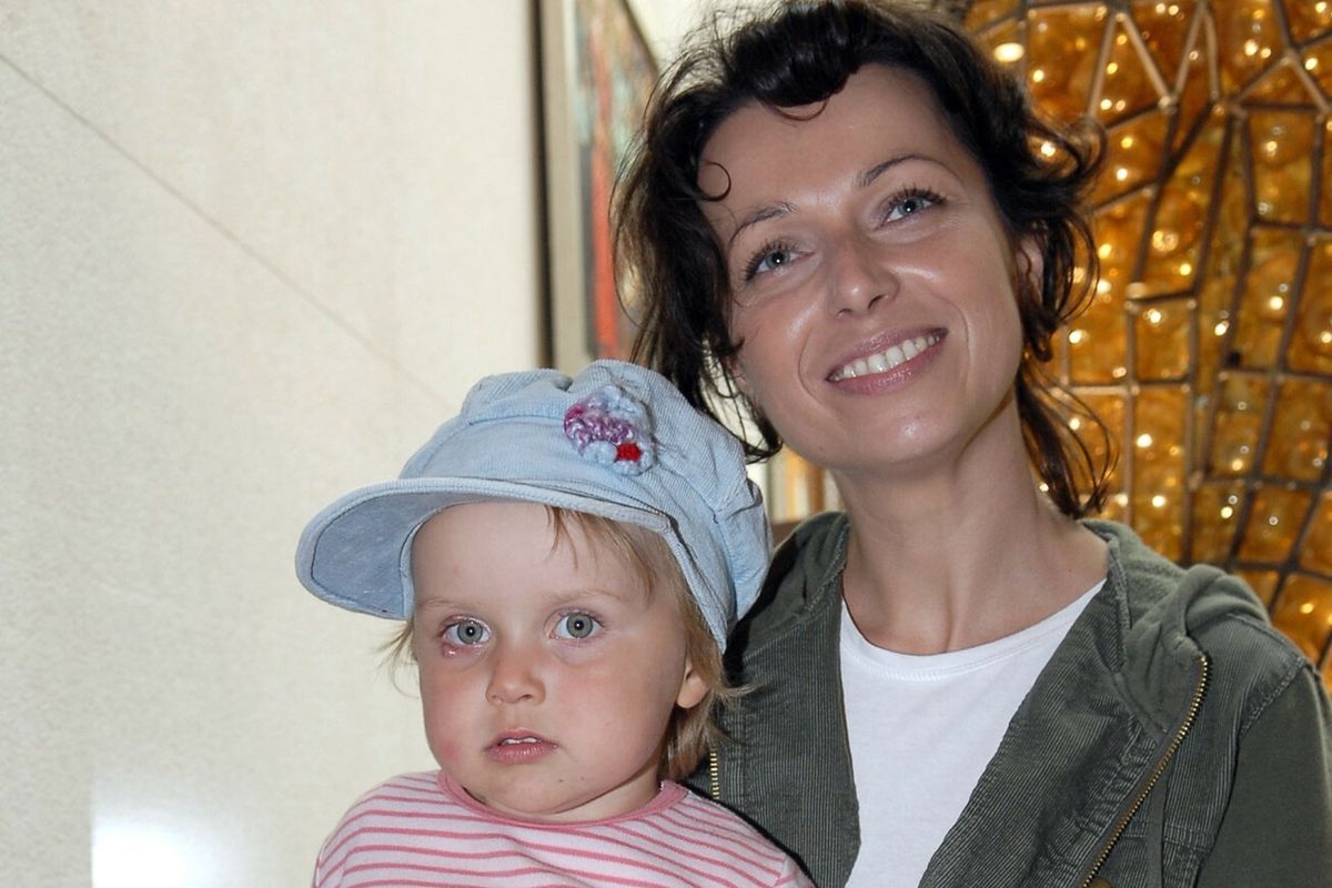 Katarzyna Pakosińska z córką Mają, 2006 r.
