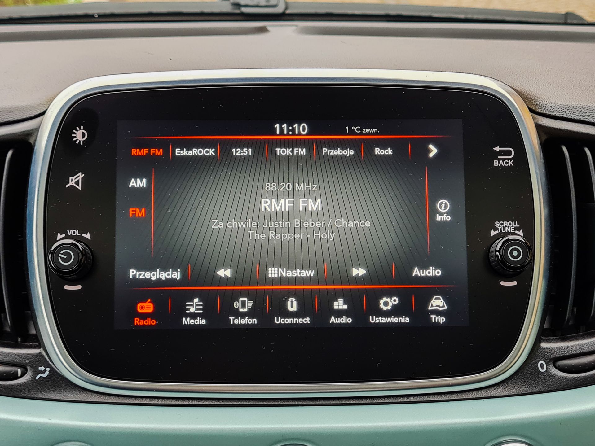 Fiat 500 Hybrid: Miękka hybryda, wirtualne zegary i działanie Android Auto 10