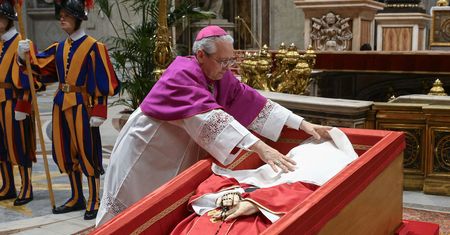 "Byłoby tragedią". Po pogrzebie Franciszka dyskusja o nowym papieżu wysuwa się na pierwszy plan