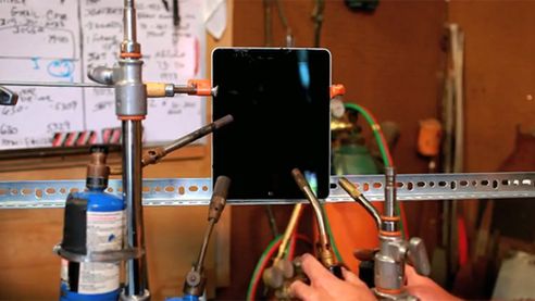 iPad spłonął w ramach protestu [wideo] 1