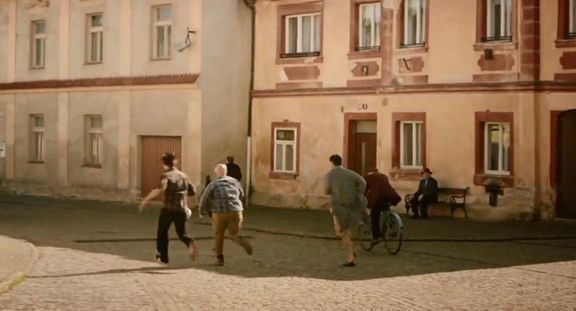 Kozel reklamuje się jako „Ulubione piwo Czechów”