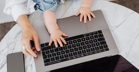 Work-life balance dla rodziców: jak pogodzić karierę z wychowaniem dzieci?