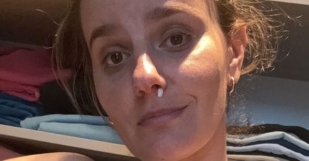 Zofia Zborowska z pastą do zębów pod nosem nadaje z garderoby i odnosi się do afery ze stanikiem. "Buziaczki z XXI wieku!"