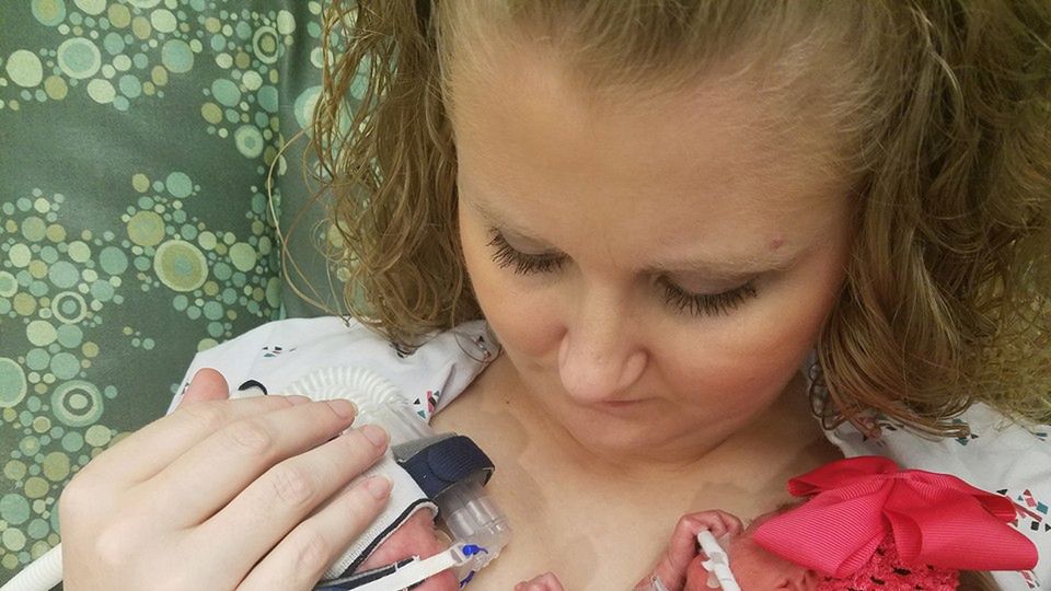 Bliźnięta, które dzieli pięć tygodni