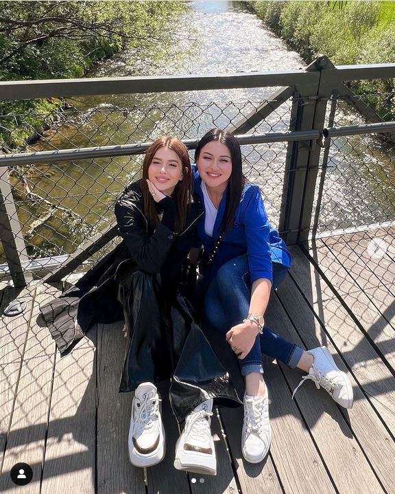 Roksana Węgiel z mamą