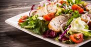 Dlaczego nigdy nie powinieneś zamawiać sałatek w restauracji? Kilka ważnych powodów