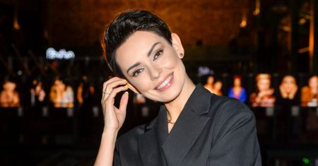 Dorota Gardias porzuciła dawną fryzurę i PRZEDŁUŻYŁA WŁOSY. Fani podzieleni: "W tych wygląda pani POWAŻNIEJ" (FOTO)