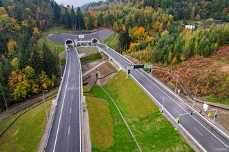 Dwa tunele i pięć estakad. GDDKiA otwiera "inżynieryjny majstersztyk"