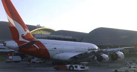Koronawirus uderza w linie lotnicze. Nawet 2,6 tys. pracowników Qantas Airways straci pracę