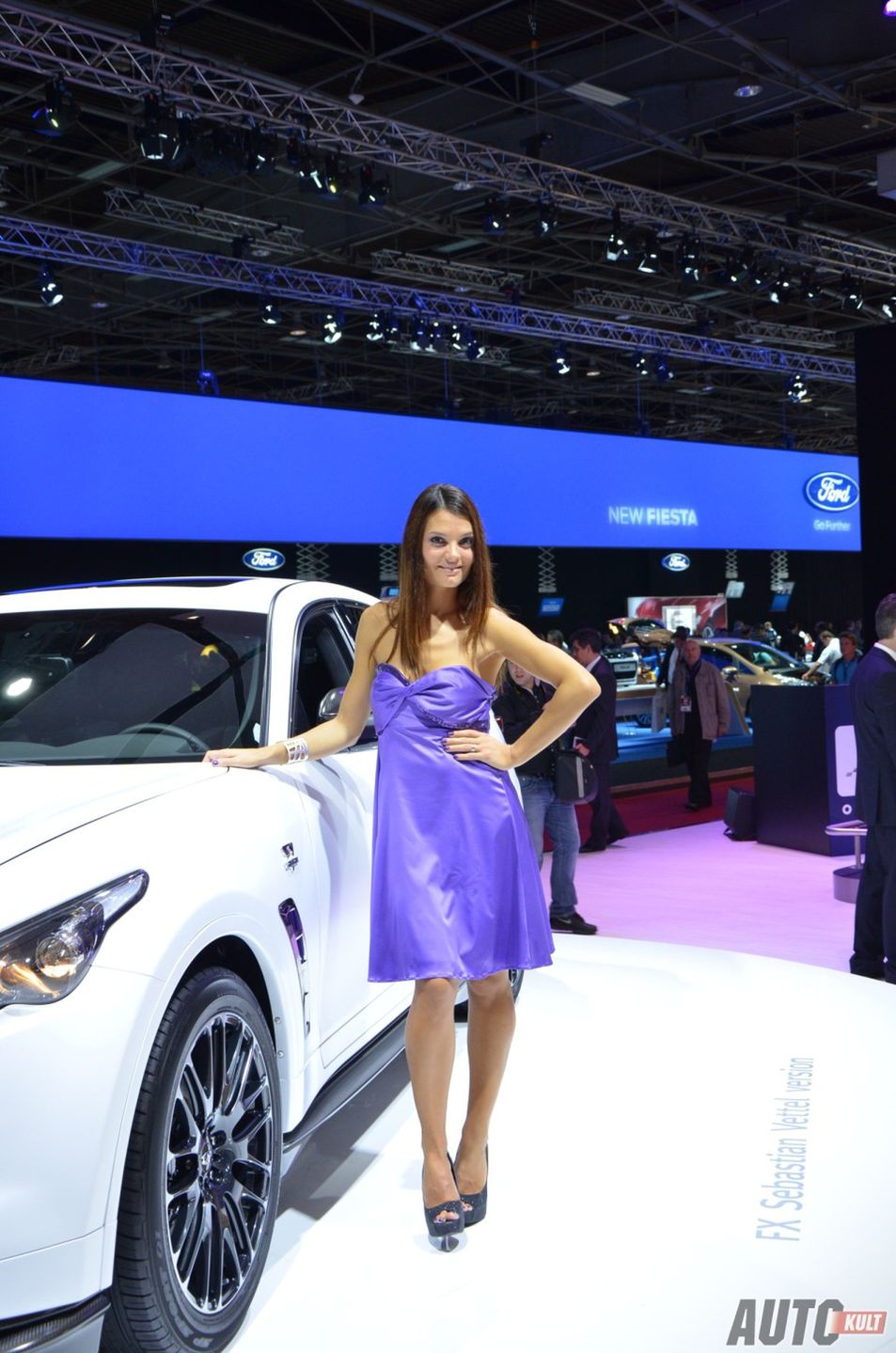 Hostessy z Paris Motor Show 2012 [galeria] 109